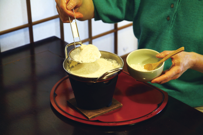 源泉豆腐づくり